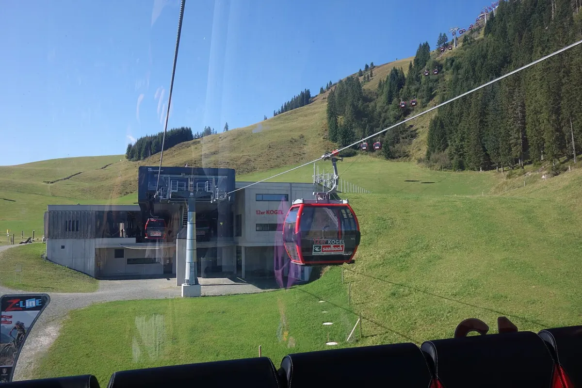 Die 12er KOGEL Bahn über Hinterglemm