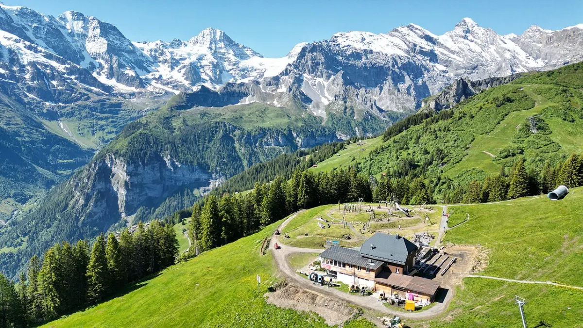 Allmendhubel mit Blick auf die Alpen