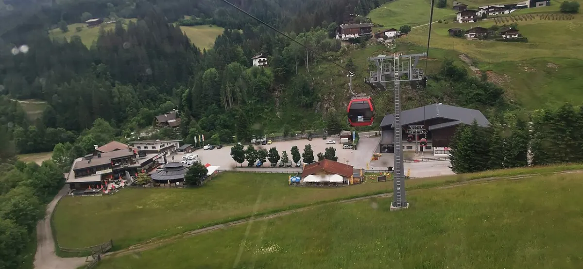 Talstation der Schatzbergbahn in Auffach